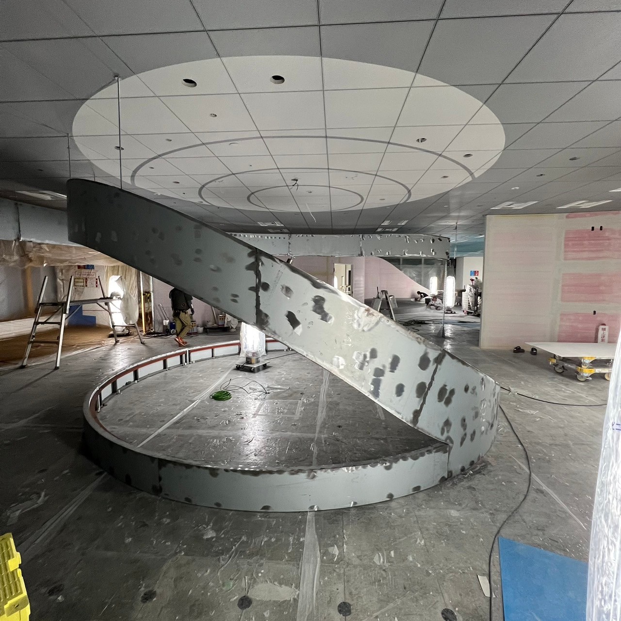 3D曲面SUS天井 施工